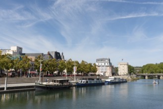 Quai de Londres, bank, Porte Chaussée, city gate, ships, river Meuse, Verdun, Département Meuse,