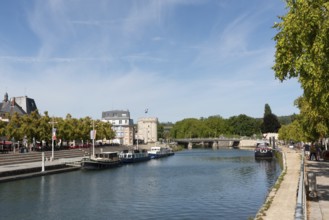 Quai de Londres, bank, Porte Chaussée, city gate, ships, river Meuse, Verdun, Département Meuse,
