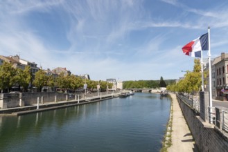 French flag, river bank, river Meuse, Verdun, Département Meuse, Grand Est, France