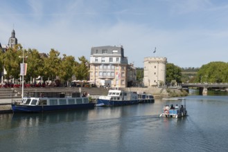 Quai de Londres, bank, Porte Chaussée, city gate, ships, river Meuse, Verdun, Département Meuse,