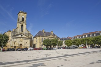 Church of Saint-Dagobert, former town hall, historical monument, Place Darche, parade square,