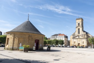Tourist information centre, Saint-Dagobert church, historical monument, Place Darche, parade