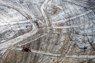 Snow groomer on Dachtstein, Dachtstein glacier, Styria, Austria