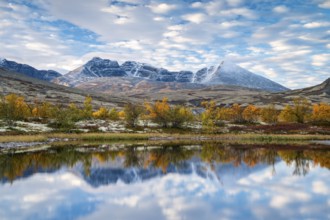 Autumn landscape in Rondane National Park, mountains Høgronden, Midtronden and Digerronden Dørålen,