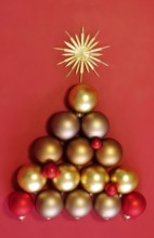 Christmas tree baubles, home-made straw star, Germany