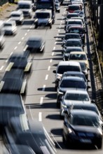 Traffic jam on the A 100 motorway: the Ringbahn bridge at the Funkturm motorway junction is closed,