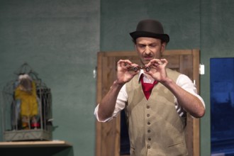 Thilo Herrmann (Prof. Marcus), LADYKILLERS, photo rehearsal on 29.09.2025 at the Berliner