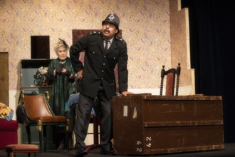 Vera Müller (Mrs Wilberforce), Alejandro Ramon Alonso (Mr Thompson, policeman, Mr Gordon),