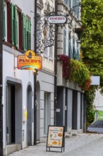 Häusergasse, flower decorations, Gymansiumgasse, Feldkirch, Vorarlberg, Austria