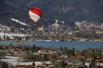 Rottach-Egern am Tegernsee, balloon over the lake, Bavaria, Germany