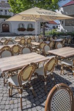 Town hall square with parasol, tables and chairs, Kisslegg, Allgäu, Baden-Württemberg, Germany