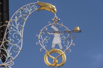 Nose sign, baker figure with Gugelhupf in Kisslegg, Allgäu, Baden-Württemberg, Germany