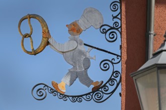 Nose sign, baker figure with pretzel in Kisslegg, Allgäu, Baden-Württemberg, Germany