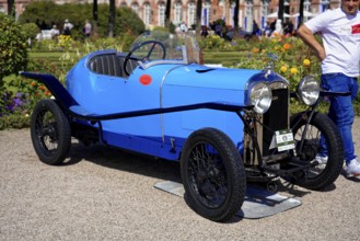 Oldtimer Classic, Gala International Concours d'Elegance Schwetzingen 2025, Germany, Europe, A blue