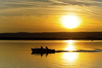 Lake Neusiedl, Burgenland, Austria, Europe, motorboat sailing towards the horizon at an impressive