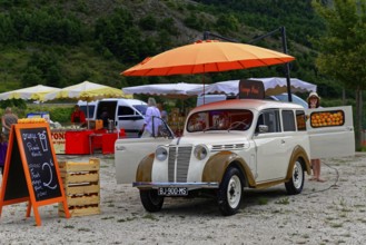 A white vintage car at a market, decorated with oranges, Provence, Département
