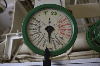 UOld marine engine instrument with green border and scale, submarine, Technical Museum U 995,