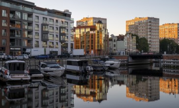 Waterfront promenade with reflection at sunrise in the old town, boat harbour, Motlawa River,