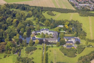 Aerial view, Schloss Heltorf moated castle with castle park and landscape garden, Angermund,