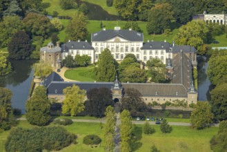 Aerial view, Schloss Heltorf moated castle with castle park and landscape garden, Angermund,