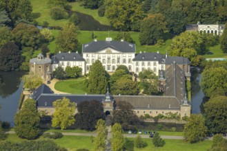 Aerial view, Schloss Heltorf moated castle with castle park and landscape garden, Angermund,
