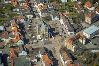 Aerial view, town church with church square and Bahnhofstraße, Große Allee, Eichenallee, Bad