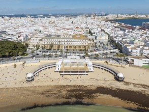 The town of Cádiz with the old quarter in the foreground. Prominent the Caleta beach and the old