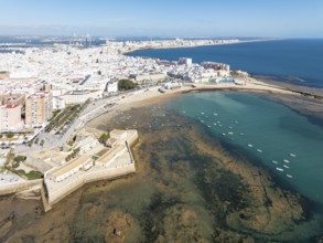 The town of Cádiz with the old quarter in the foreground. Prominent the Santa Catalina castle, the