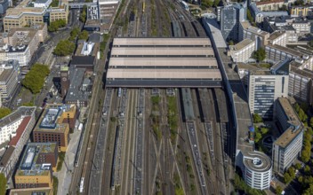 Aerial view, central station Hbf, covered platforms and tracks, city centre, Düsseldorf, Ruhr area,