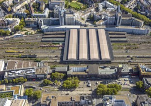 Aerial view, central station Hbf, covered platforms and tracks, city centre, Düsseldorf, Ruhr area,