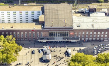 Aerial view, central station Hbf and station forecourt, city centre, Düsseldorf, Ruhr area, North