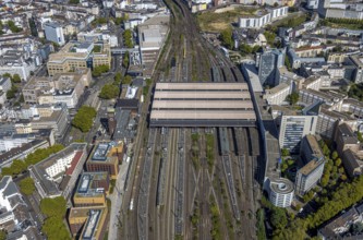 Aerial view, central station Hbf, covered platforms and tracks, city centre, Düsseldorf, Ruhr area,