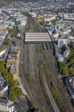 Aerial view, central station Hbf, covered platforms and tracks, city centre, Düsseldorf, Ruhr area,