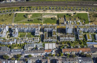 Aerial view, Maurice-Ravel-Park and playground, Marc-Chagall-Straße with housing estate, Toulouser