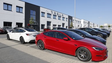 Tesla vehicles parked at the Tesla Centre Berlin Schönefeld, 28.09.2025, Schönefeld, Brandenburg,