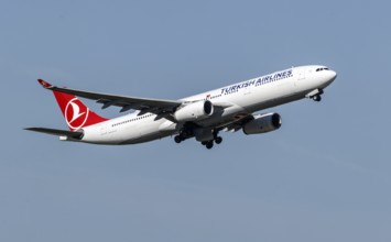 An Airbus A320-300 of Turkish Airlines takes off, Schönefeld, 28/09/2025, Schönefeld, Brandenburg,