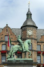 Jan Wellem equestrian statue, town hall on the market square, Old Town, Düsseldorf, Rhineland,