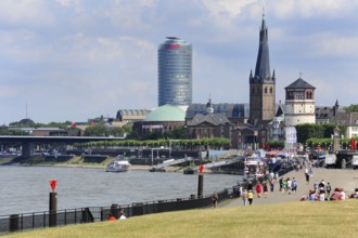 Rhine promenade, view of the old town centre on the Rhine, Düsseldorf, Rhineland, North