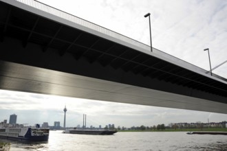 Oberkassel Bridge and ships on the Rhine, on the banks of the Tonhalle, Düsseldorf, Rhineland,