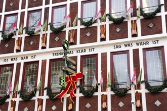 Alt-Bier Brauerei Zum Schlüssel, facade with Christmas decorations in the historic city centre,