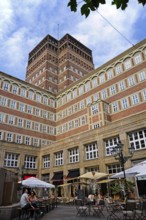 Gastronomy in the inner courtyard, Wilhelm-Marx-Haus, Old Town, Düsseldorf, Rhineland, North