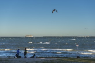 Kitesurfing in the Bay of Kiel in strong winds, high swell, Strande near Kiel,