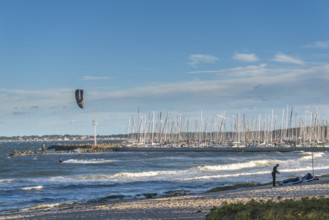 Kitesurfing in the Bay of Kiel in strong winds, high swell, Strande near Kiel,