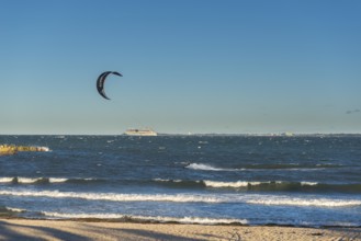 Kitesurfing in the Bay of Kiel in strong winds, high swell, Strande near Kiel,
