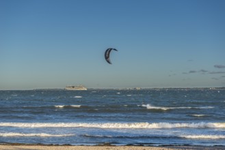 Kitesurfing in the Bay of Kiel in strong winds, high swell, Strande near Kiel,