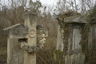 Sankt Marx Cemetery, old graves, Vienna
