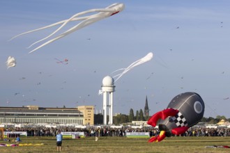 CITY AND COUNTRY Festival of GIANT DRAGONS 2025, 27 September 2025, Tempelhofer Feld, Berlin,