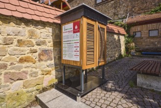Fairteiler-Schrank Foodsharing.de, Foodsharing-Schrank, sustainability, quarry stone wall, pavement