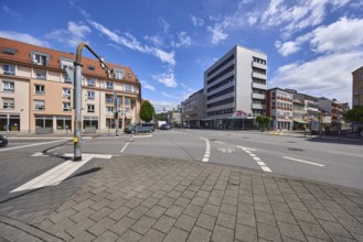 Building, general architecture, traffic light crossing, cycle path, road markings, pavement, access