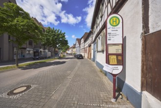 Bus stop Lehrstraße, half-timbered houses, general architecture, street, trees, car park with
